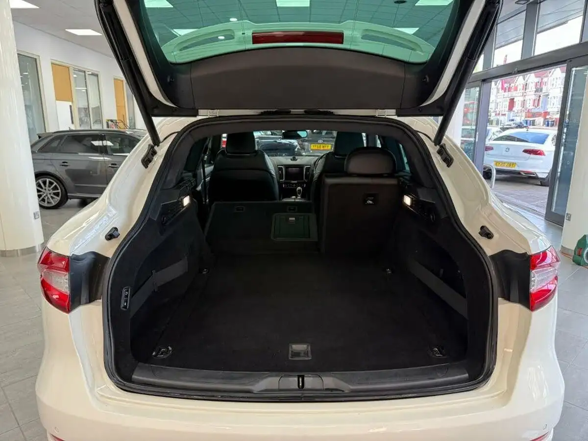 2017-maserati-levante-big-73