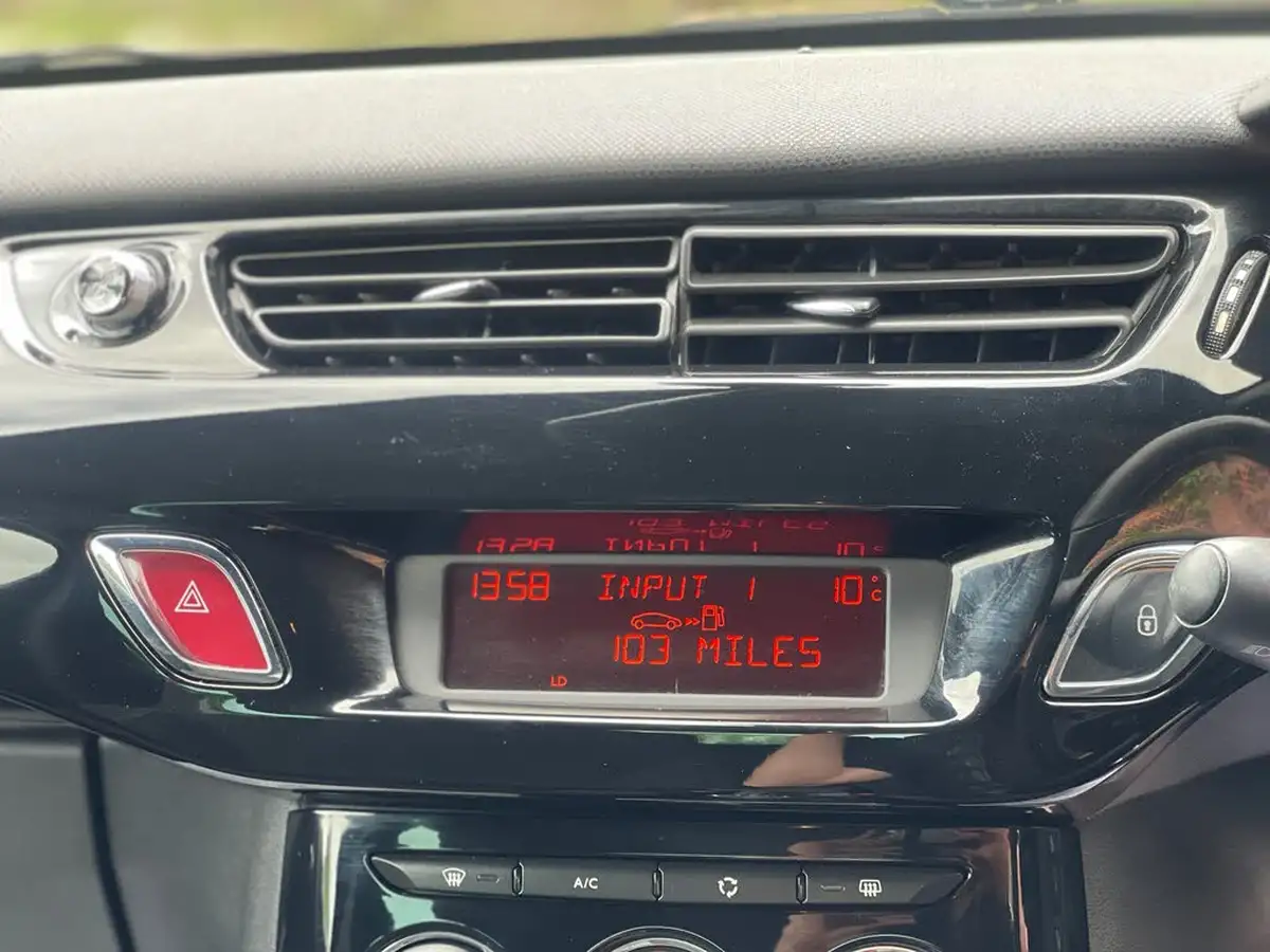 2013-citroen-ds3-16-dstyle-plus-vti-big-19