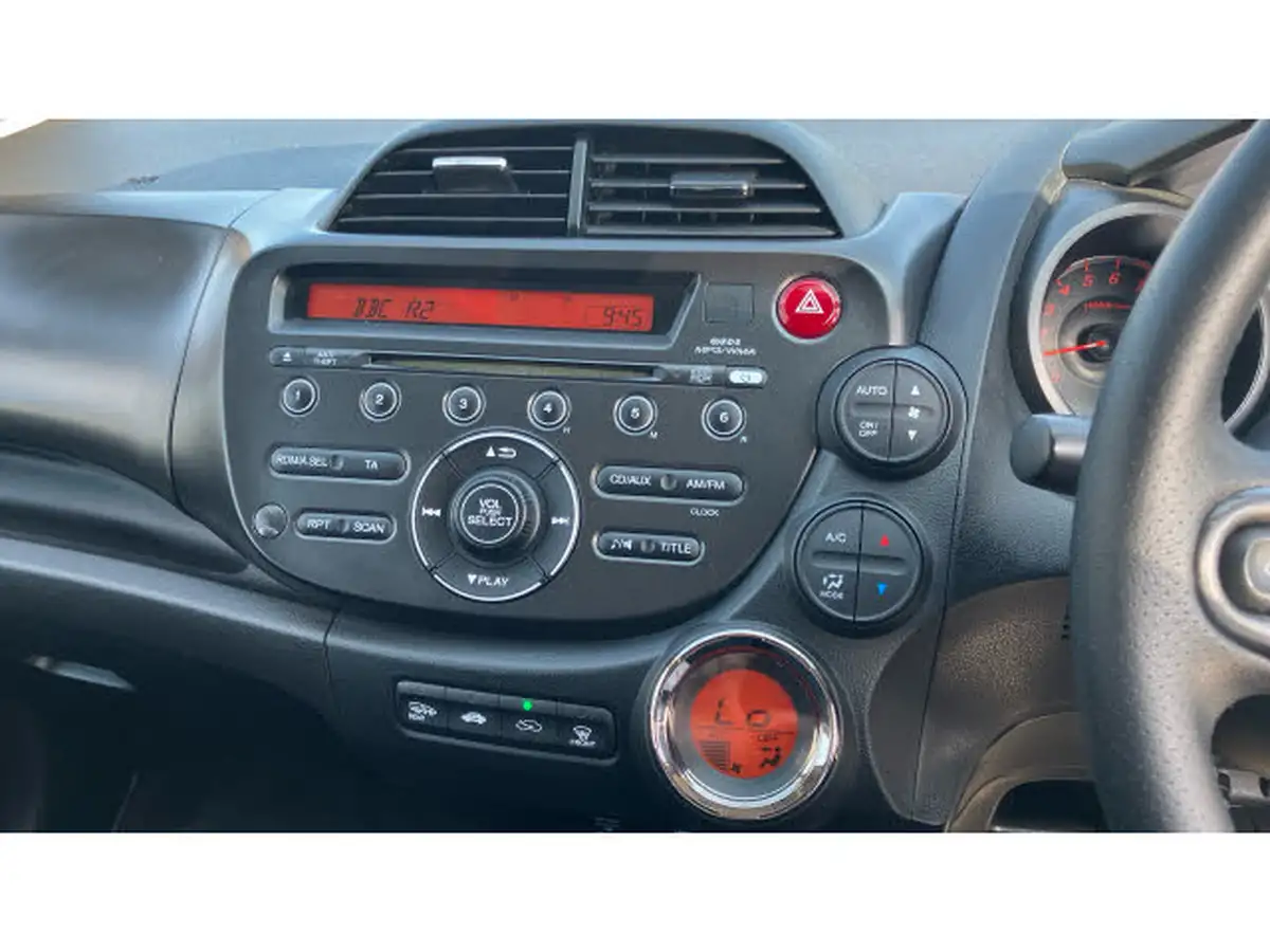 2015-honda-jazz-14-es-plus-cvt-big-12