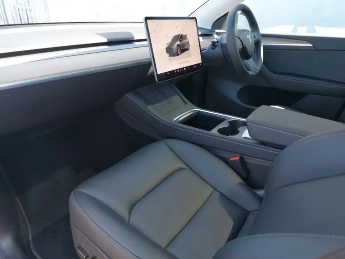 2022-tesla-model-y-e-long-range-big-4