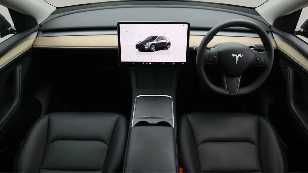 2022-tesla-model-y-e-long-range-big-13
