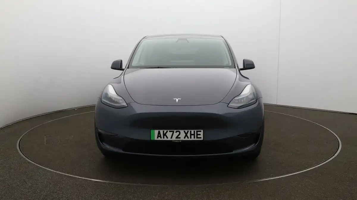 2022-tesla-model-y-e-long-range-big-37