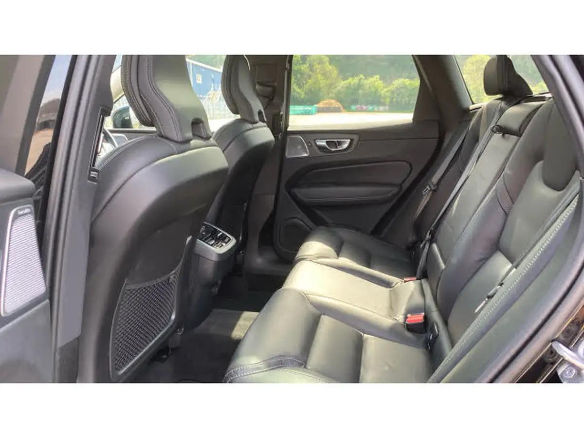 2024-volvo-xc60-20-b5-ultimate-big-9