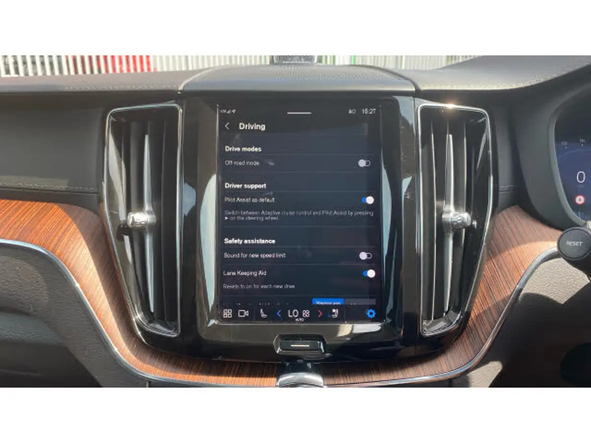 2024-volvo-xc60-20-b5-ultimate-big-33