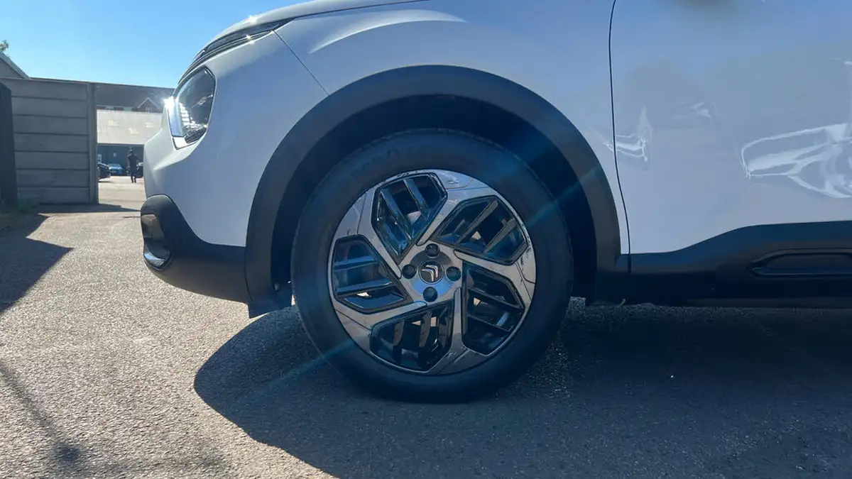2022-citroen-c4-12-puretech-sense-plus-eat8-big-15