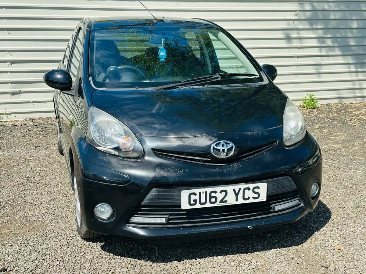 2012-toyota-aygo-10-aygo-fire-5d-big-0