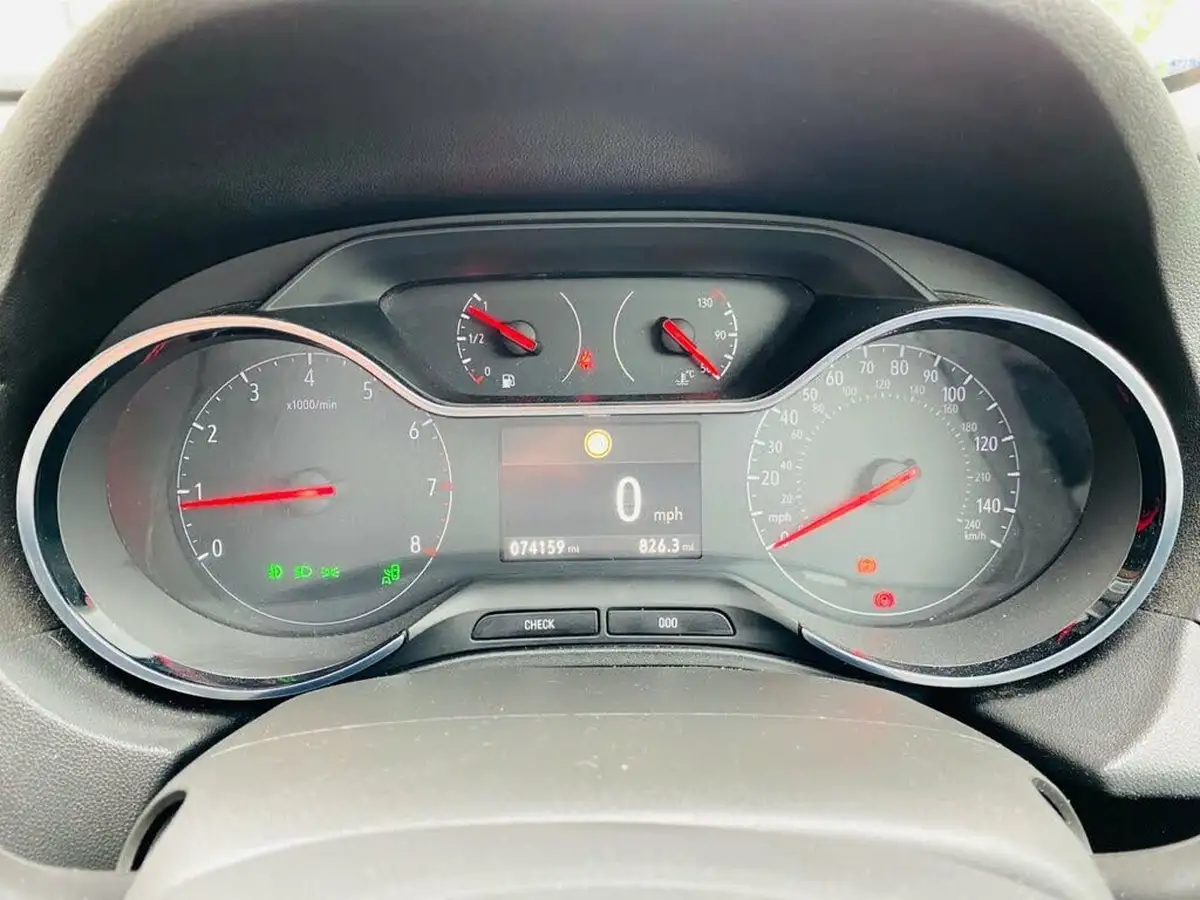 2019-vauxhall-grandland-x-15td-tech-line-nav-big-16
