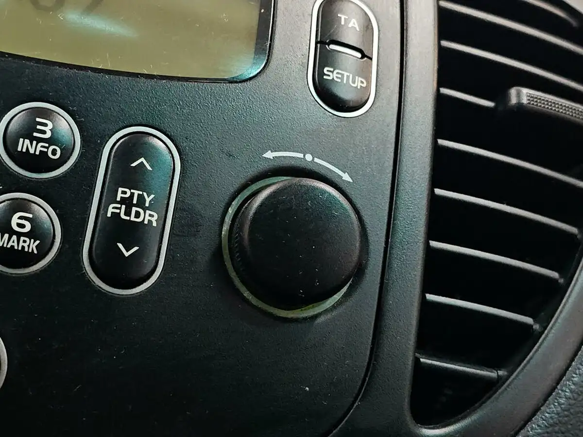 2010-hyundai-i10-12-classic-big-43