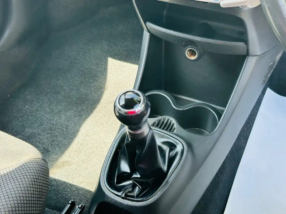 2012-toyota-aygo-10-aygo-fire-5d-big-48