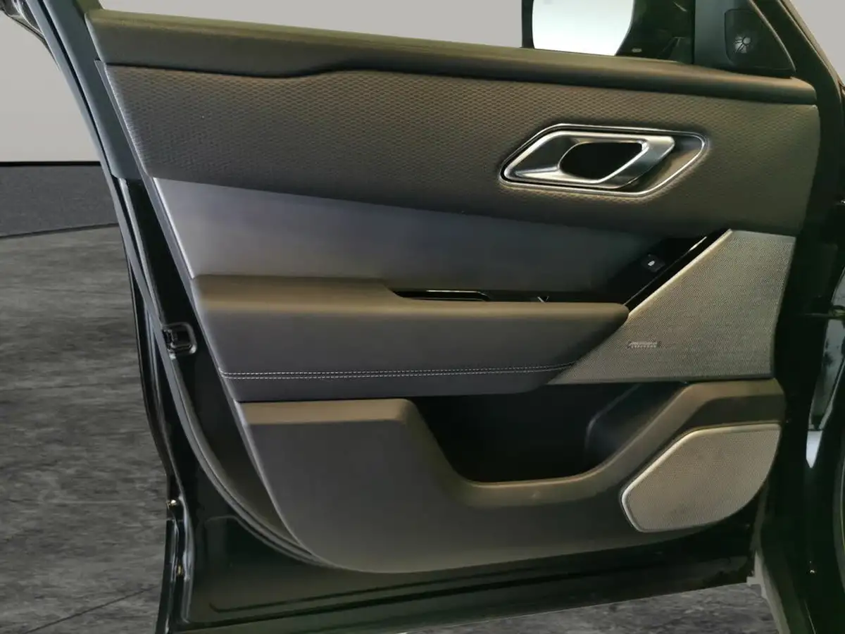 2022-land-rover-range-rover-velar-20-d200-velar-big-43