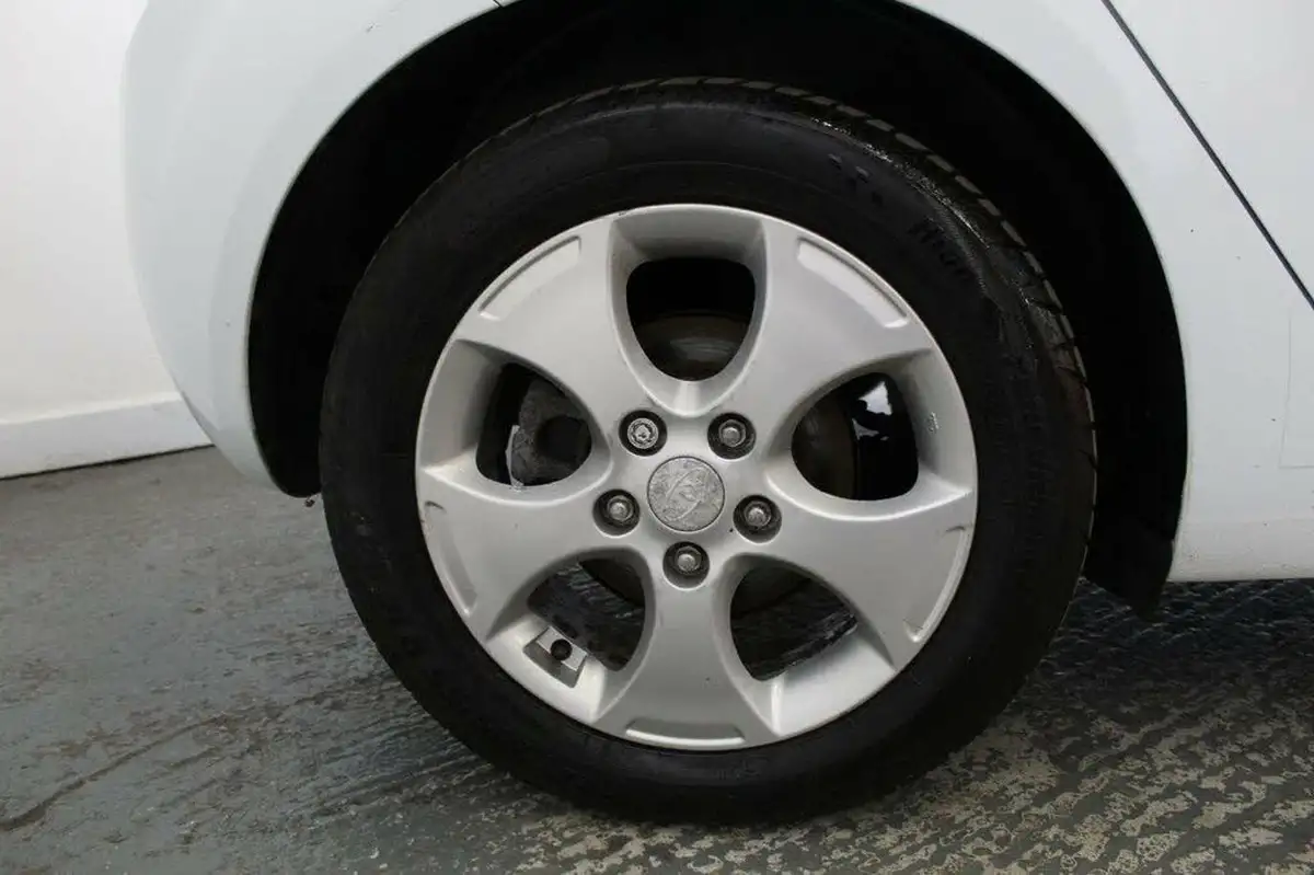 2011-kia-venga-16-3-auto-big-48