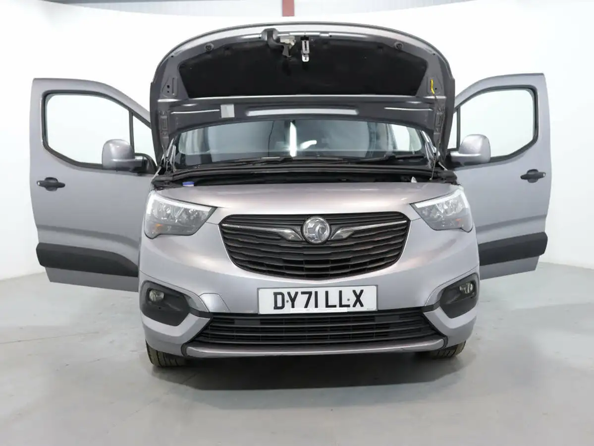 2021-vauxhall-combo-15cdti-griffin-2000-big-45