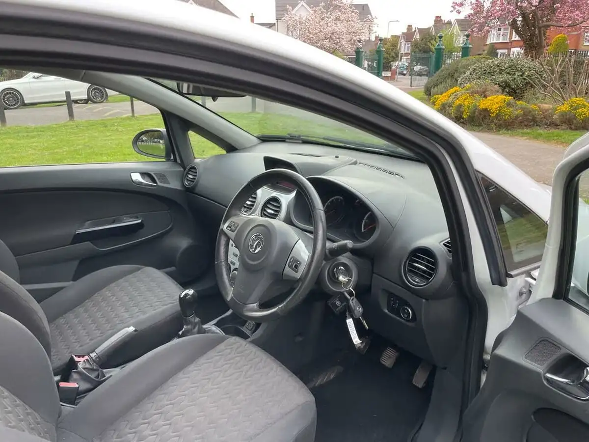 2013-vauxhall-corsa-12-energy-16v-3d-big-14