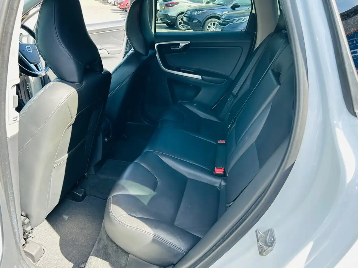 2015-volvo-xc60-24td-d5-se-lux-215bhp-geartronic-big-11