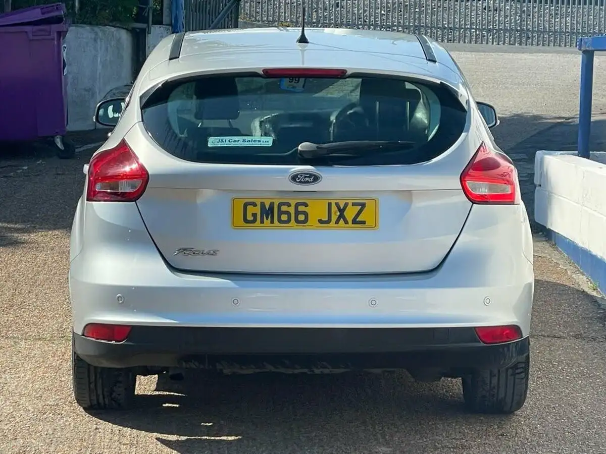 2017-ford-focus-15tdci-titanium-hatchback-big-21
