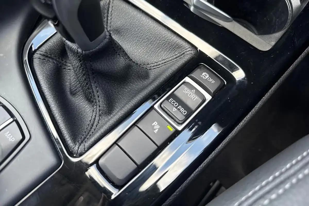 2022-bmw-x1-20td-sdrive18d-xline-sport-auto-big-54