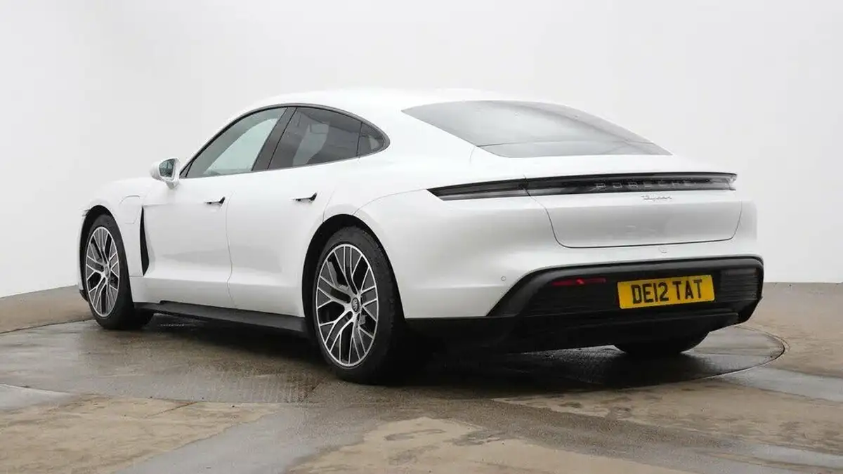 2022-porsche-taycan-e-base-476ps-performance-battery-plus-big-1