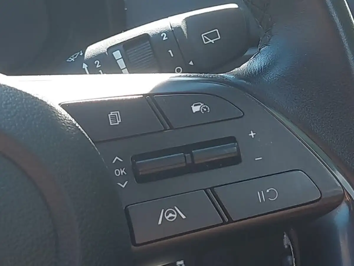 2022-hyundai-i20-10-t-gdi-se-connect-eclutch-imt-big-15