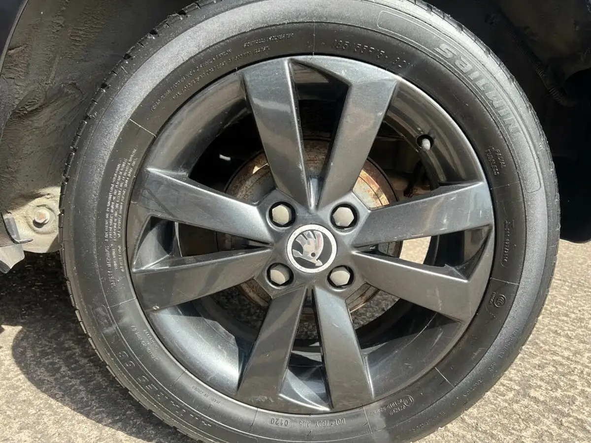 2014-skoda-citigo-10-black-edition-5d-big-6