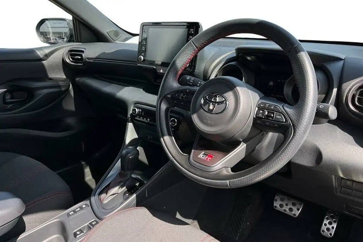 2023-toyota-yaris-15-vvt-i-gr-sport-114bhp-big-8