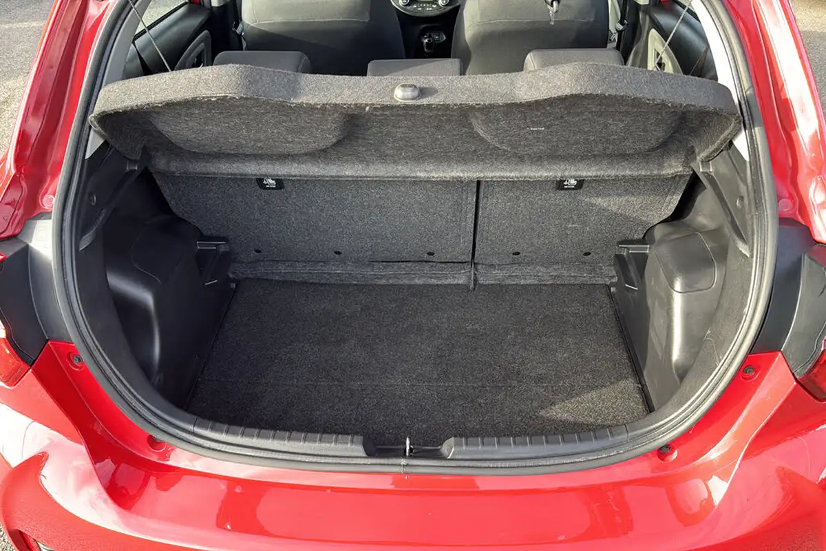 2018-toyota-yaris-15-vvt-i-icon-navi-hybrid-big-16