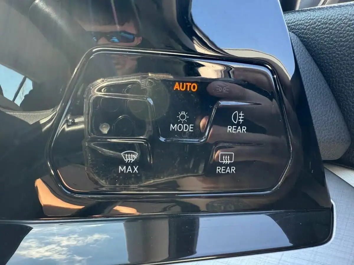2022-volkswagen-golf-20tdi-life-hatchback-big-9