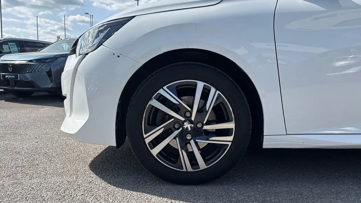 2021-peugeot-208-12-puretech-allure-100bhp-big-13