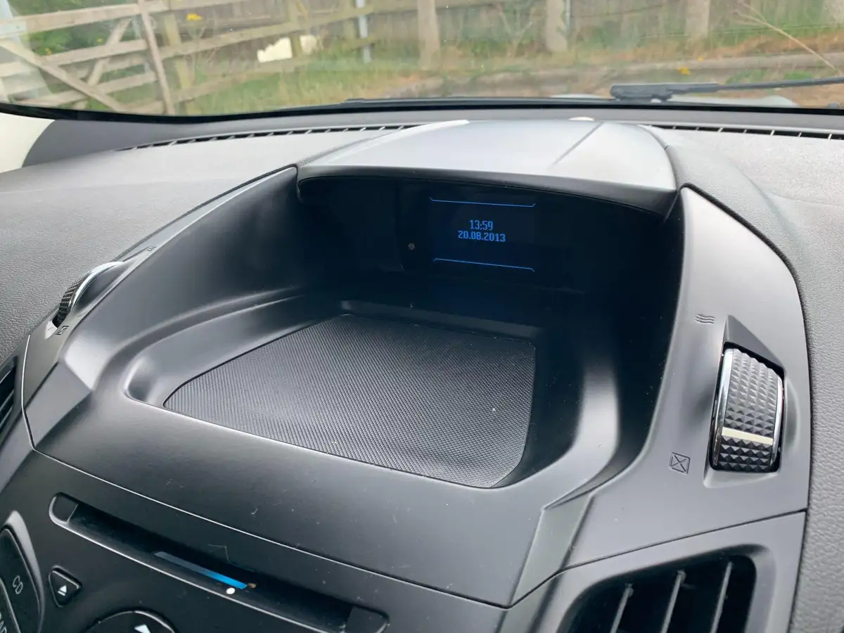 2013-ford-kuga-20tdci-zetec-big-44