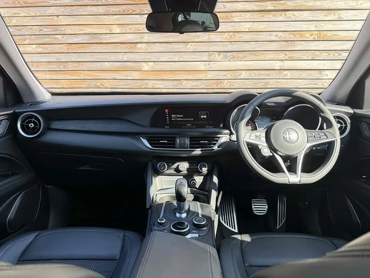 2020-alfa-romeo-stelvio-20-nero-edizione-big-25