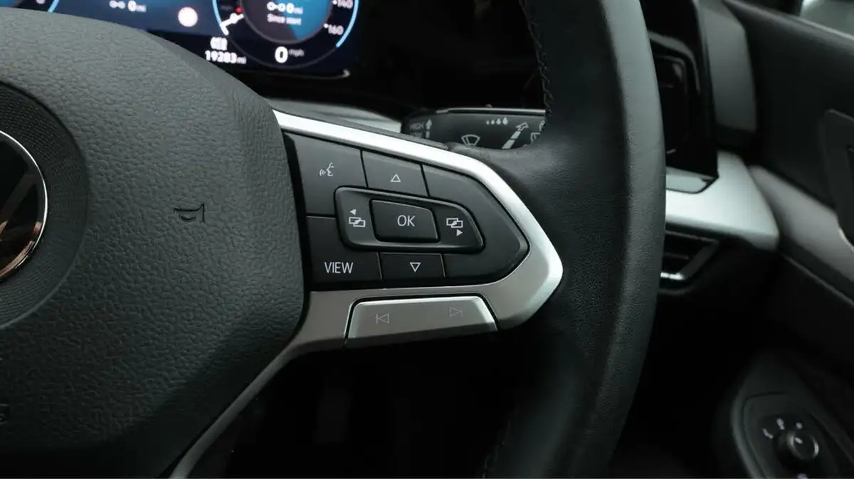 2022-volkswagen-golf-15-tsi-life-130ps-hatchback-big-24