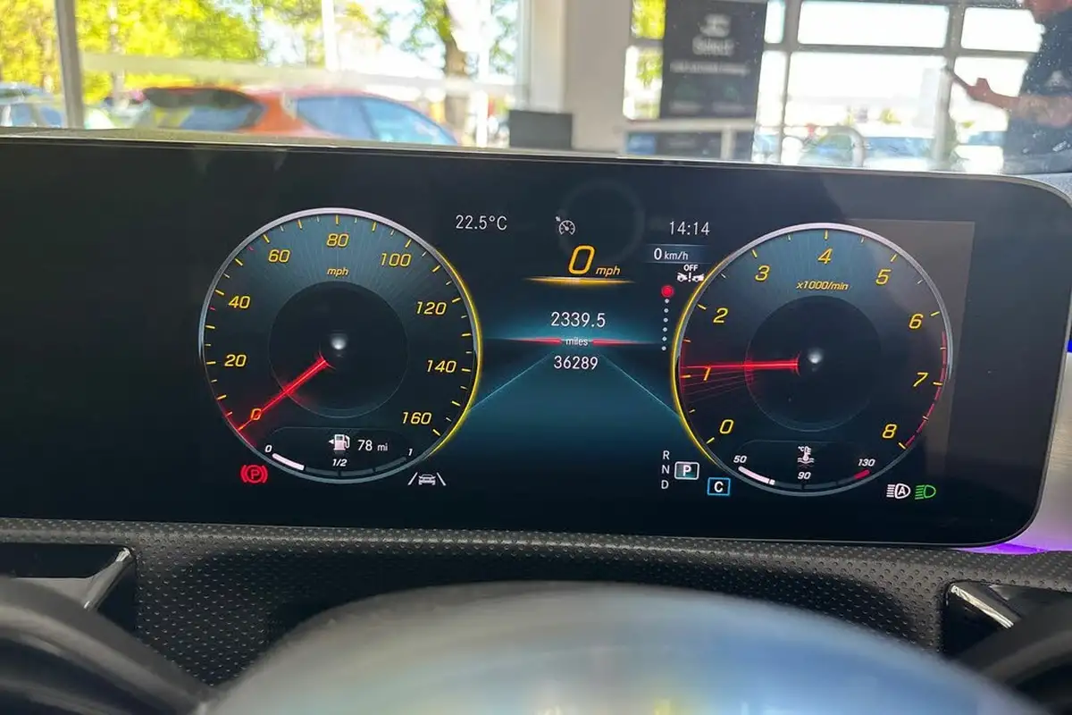 2022-mercedes-benz-cla-13-cla-180-amg-line-premium-plus-night-edition-coupe-4d-big-9