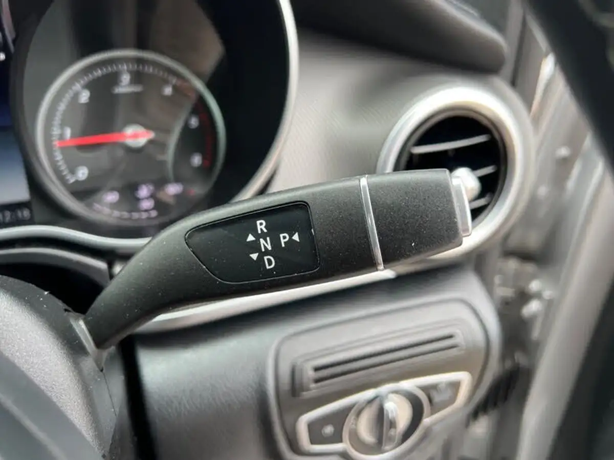 2018-mercedes-benz-v-class-21d-v220d-sport-big-64