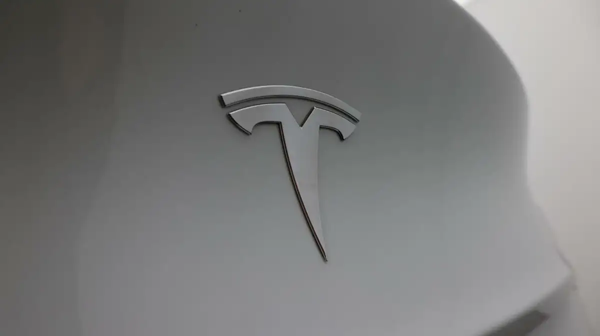 2023-tesla-model-y-e-long-range-big-21