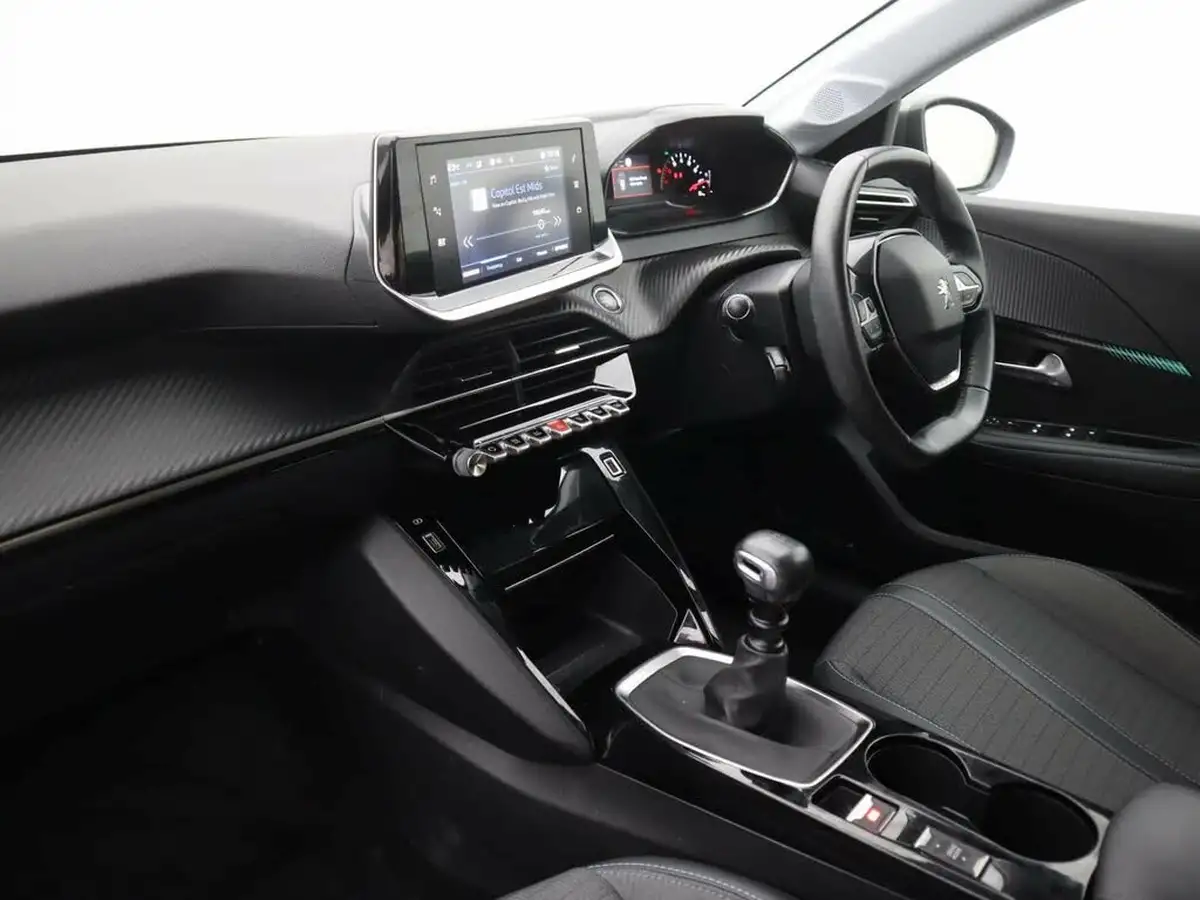 2020-peugeot-208-12-puretech-allure-100bhp-big-12