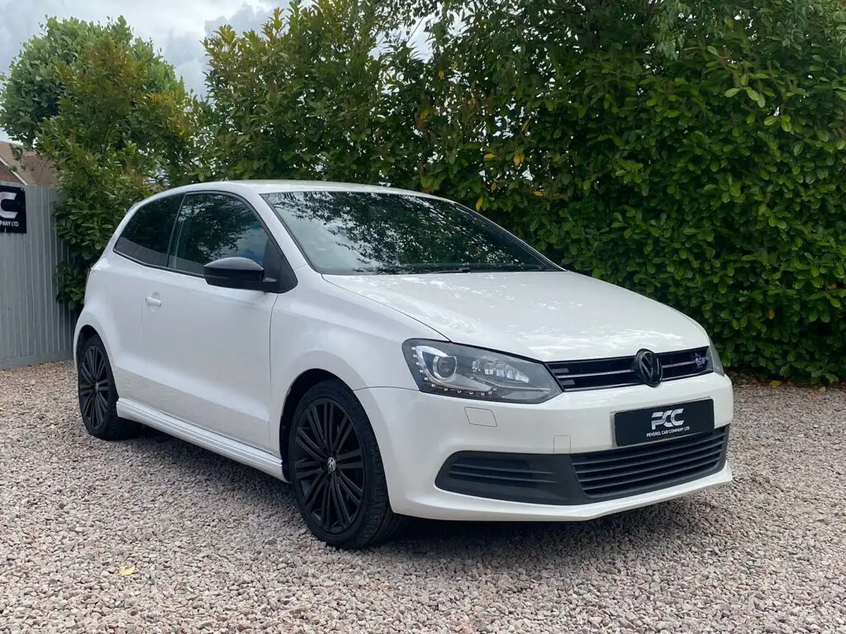 2013-volkswagen-polo-14-bluegt-3d-big-11