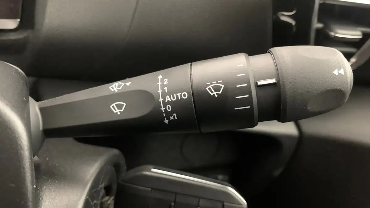 2023-citroen-c4-12-puretech-sense-big-33