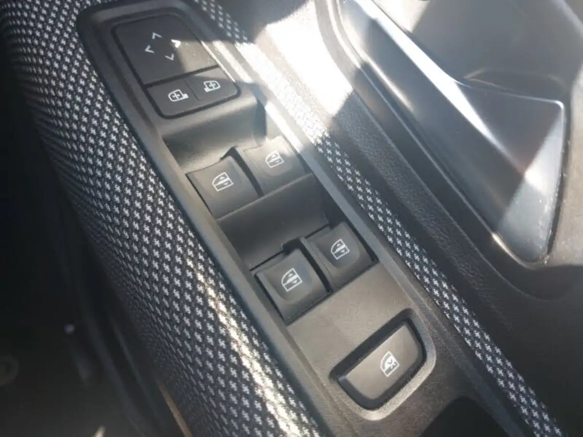 2022-dacia-sandero-10-tce-comfort-90bhp-big-13