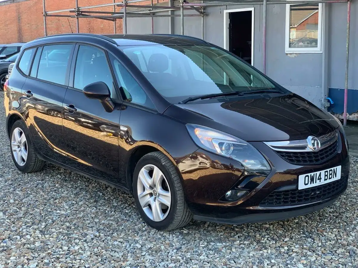 2014-vauxhall-zafira-tourer-14-exclusiv-big-4