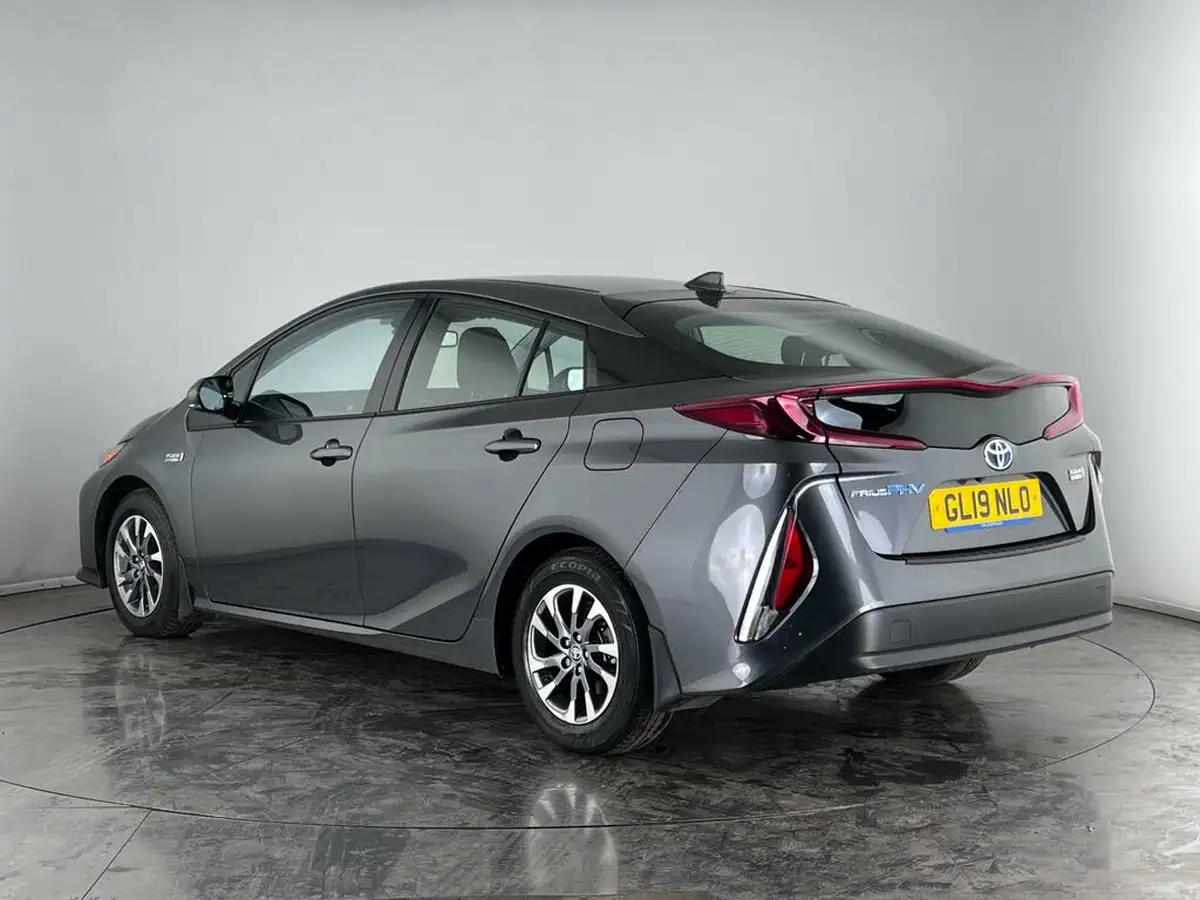2019-toyota-prius-18-vvt-i-business-edition-plus-ss-cvt-big-3
