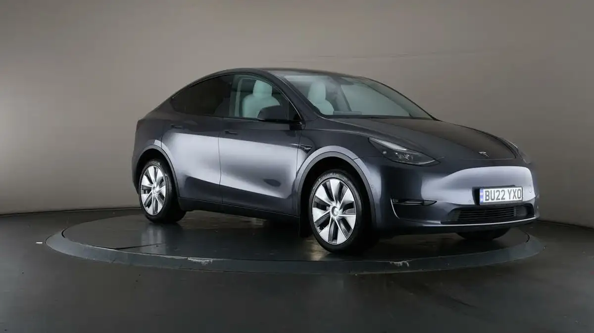 2022-tesla-model-y-e-long-range-big-46