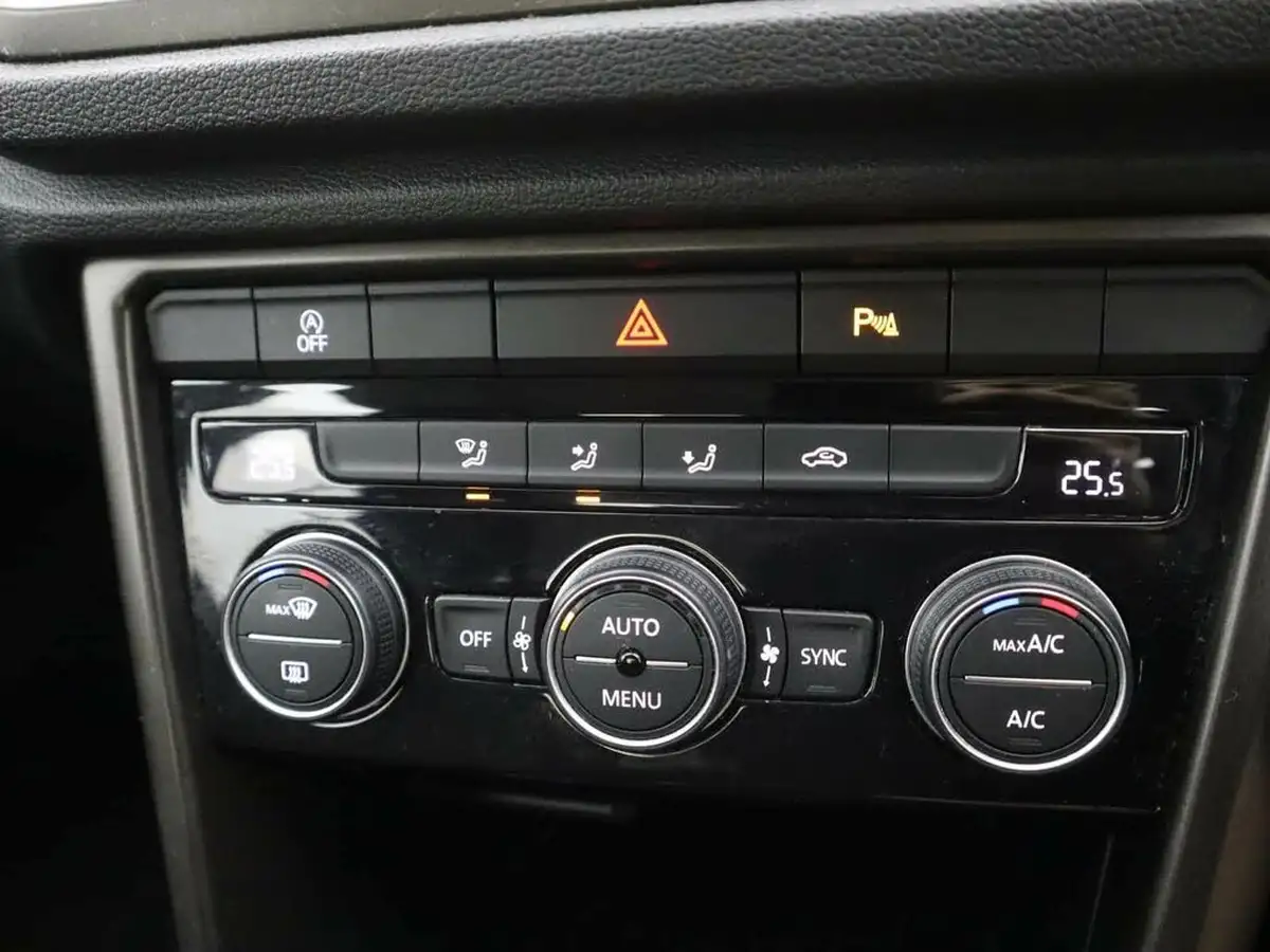 2019-volkswagen-t-roc-10-tsi-se-big-29