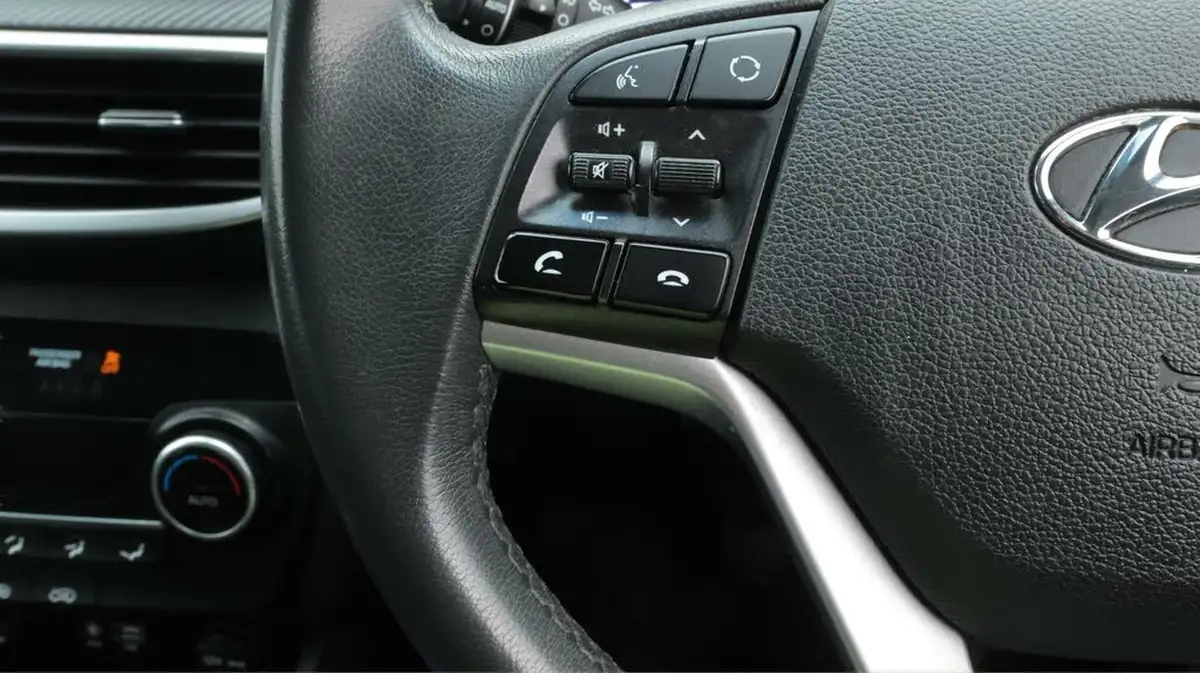 2019-hyundai-tucson-16-t-gdi-se-nav-dct-big-23
