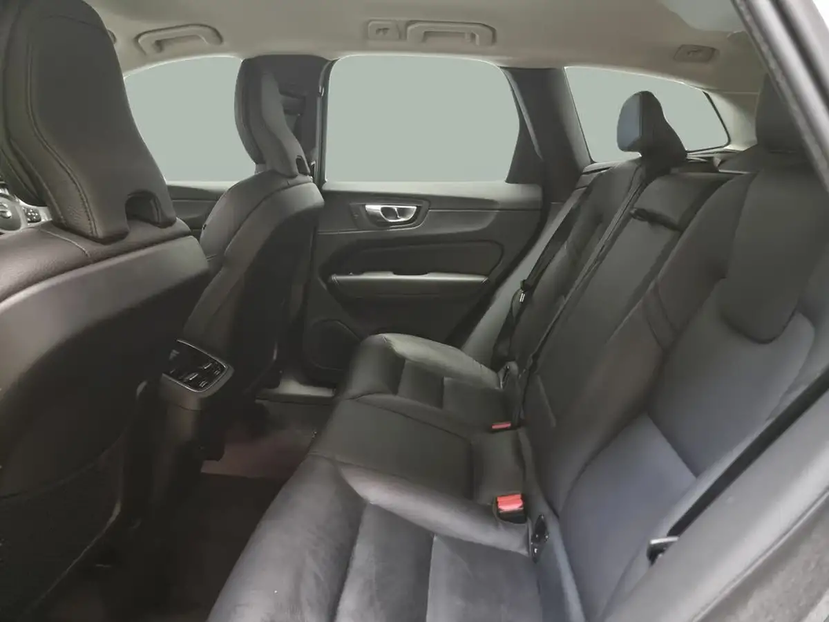 2023-volvo-xc60-20-b5-plus-big-23