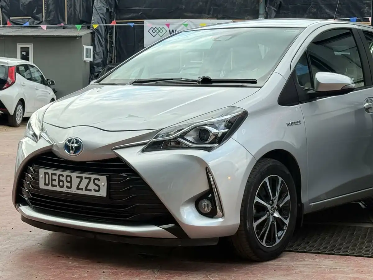 2019-toyota-yaris-15-vvt-i-icon-tech-98bhp-hybrid-1497cc-e-cvt-big-25