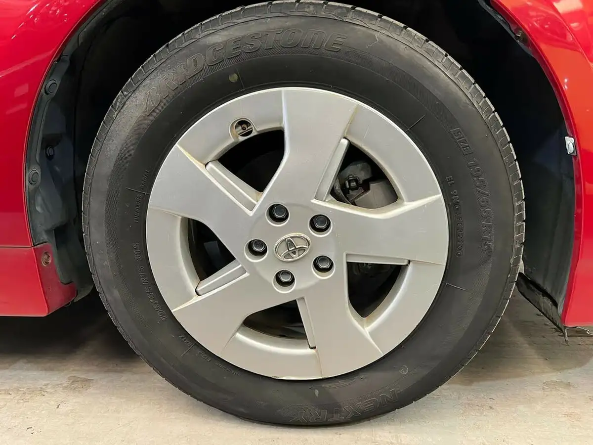 2010-toyota-prius-big-1
