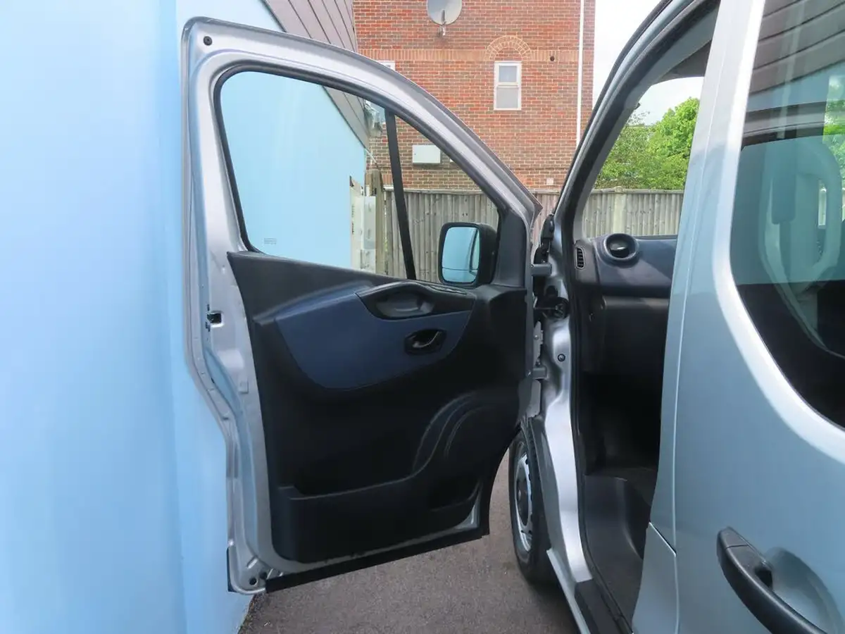 2017-vauxhall-vivaro-16cdti-2900-l1h1-95pseu6-ss-9-seats-combi-big-29