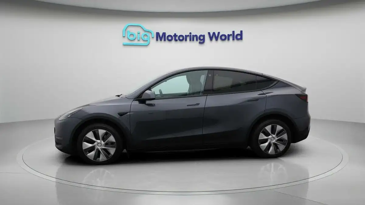 2022-tesla-model-y-e-long-range-big-4