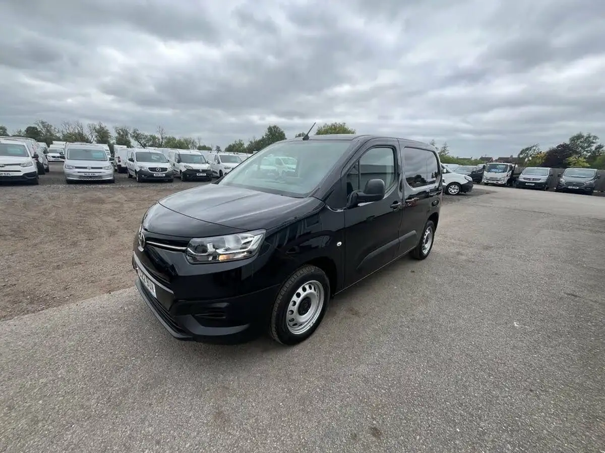 2022-toyota-proace-city-15d-active-big-2