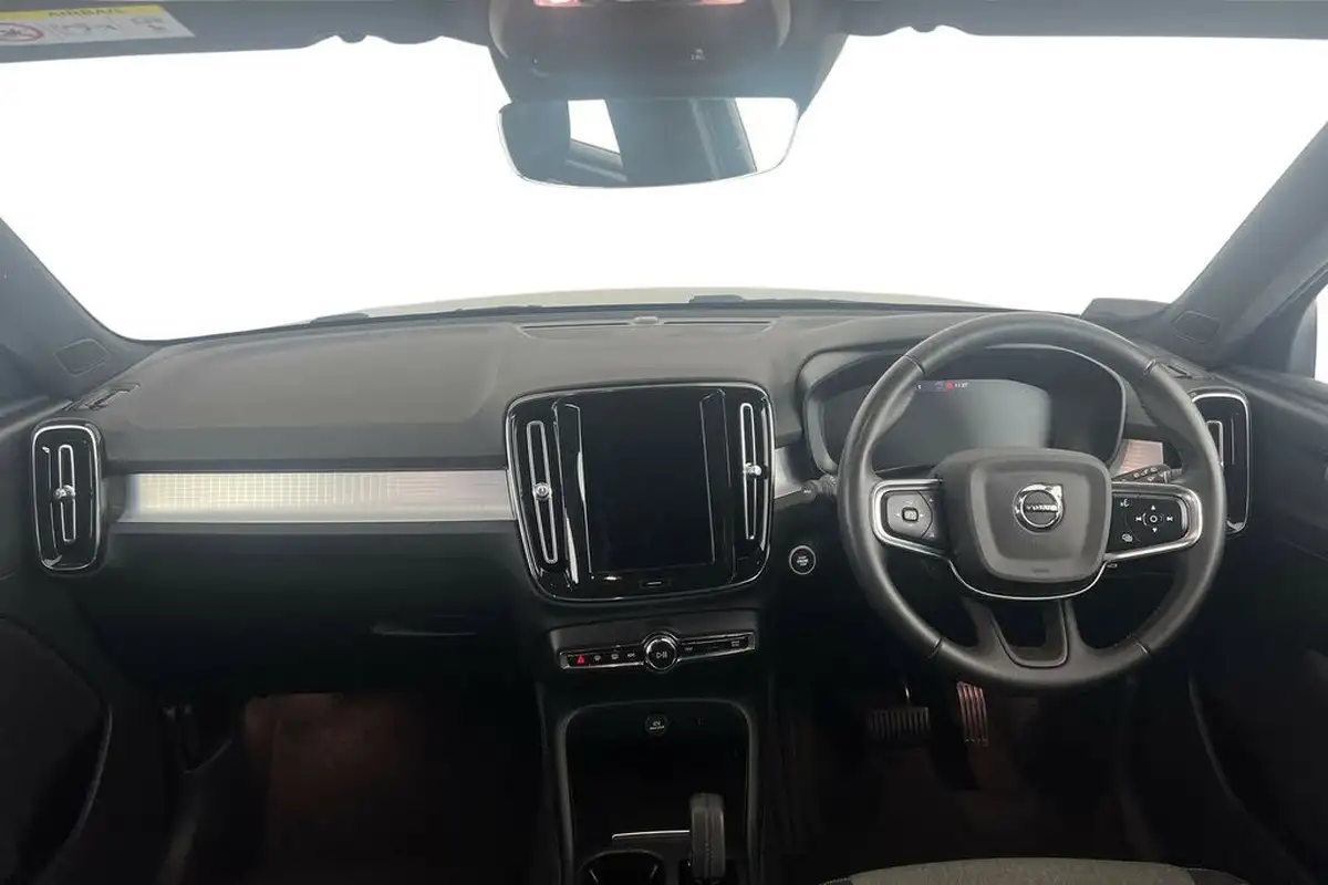 2021-volvo-xc40-20-b4-momentum-197bhp-awd-geartronic-big-5