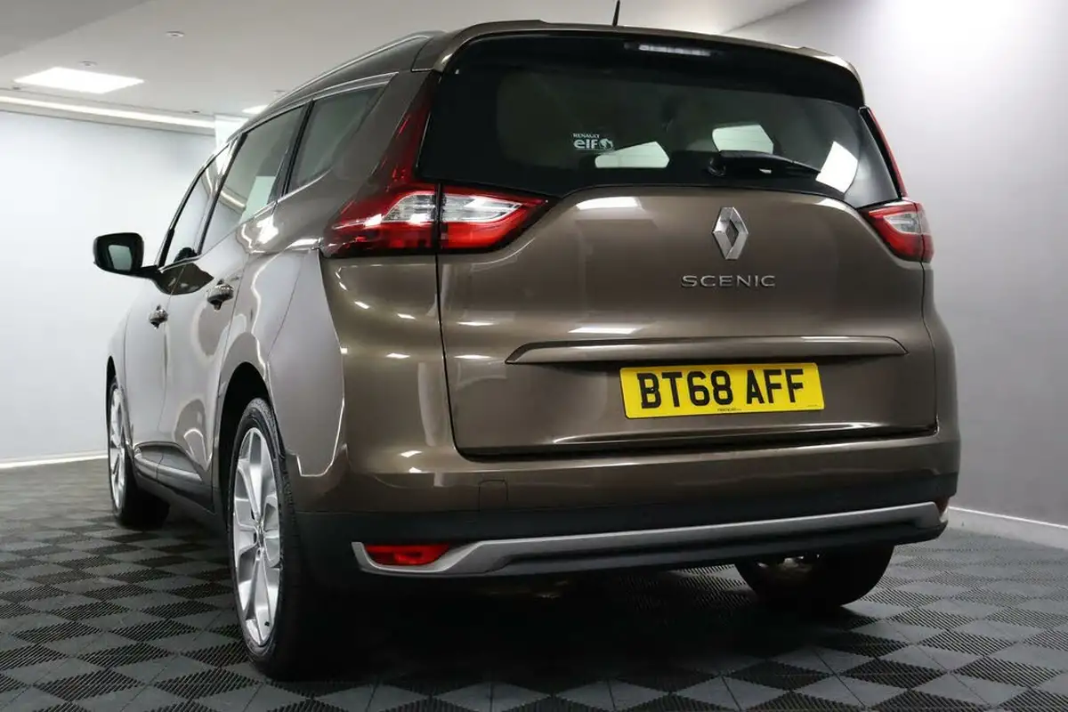 2018-renault-grand-scenic-13-tce-iconic-big-28